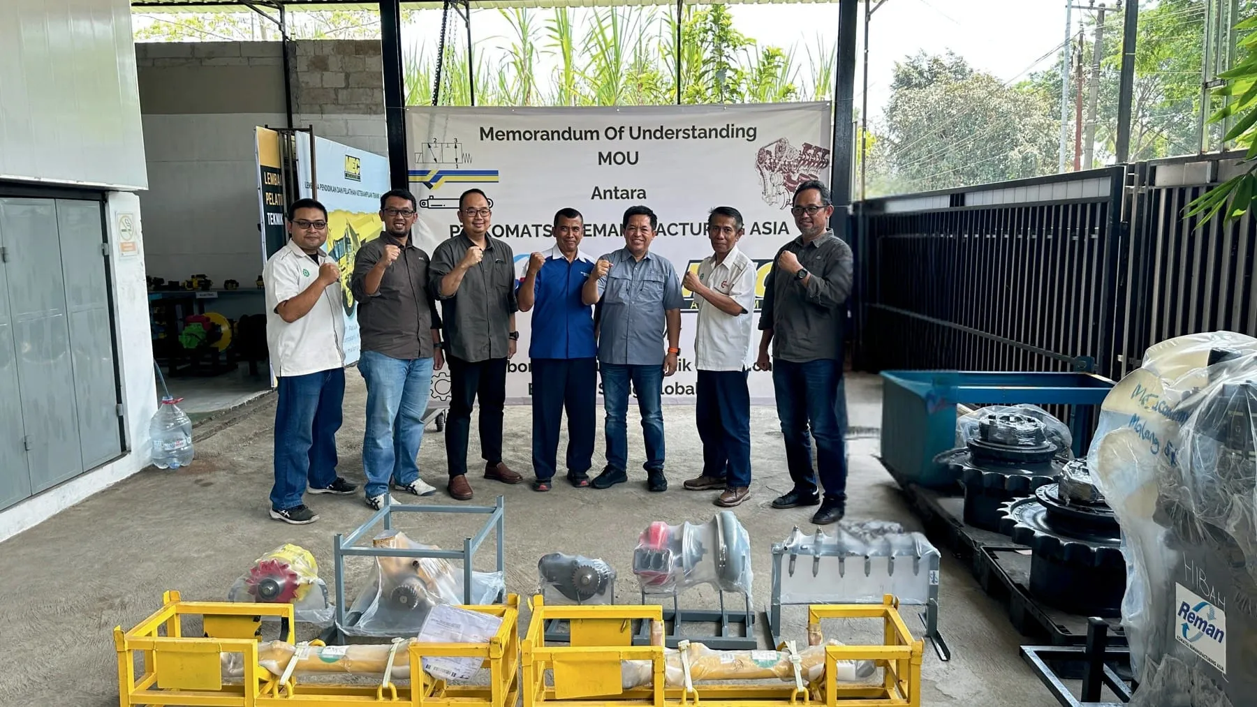 Penyerahan komponen — PT Komatsu Remanufacturing Asia